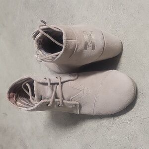 Tom's suede ankle boots